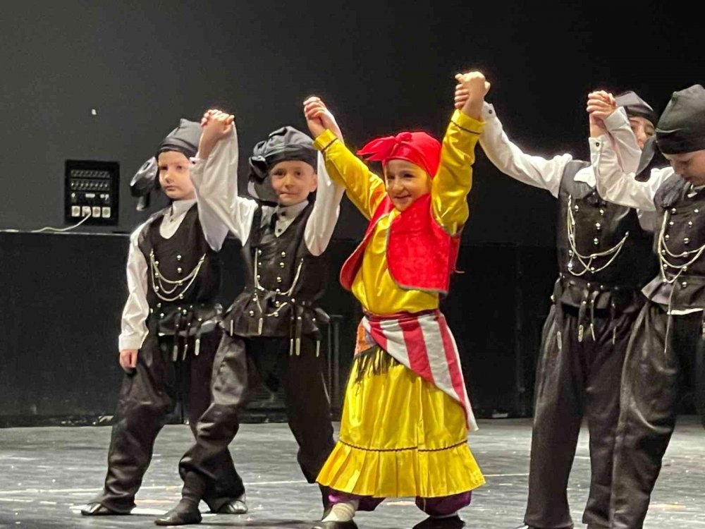 Miniklerin yıl sonu gösterileri görülmeye değerdi