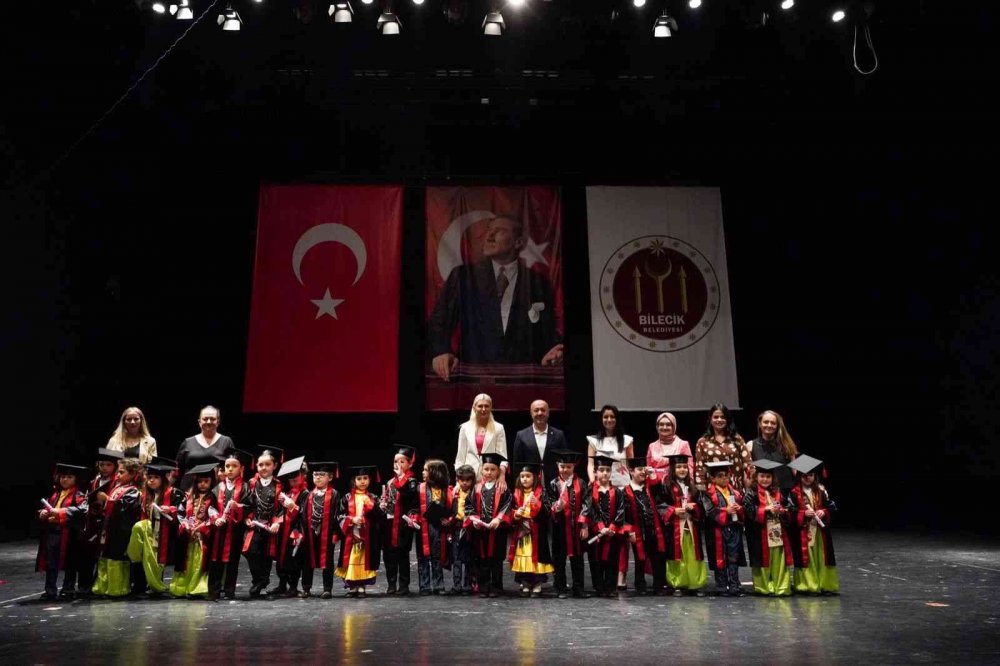 Miniklerin yıl sonu gösterileri görülmeye değerdi