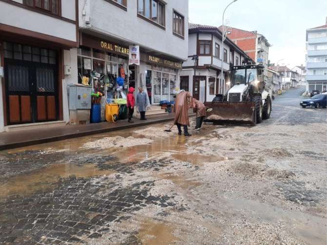 pazaryerinde-sel1.jpg
