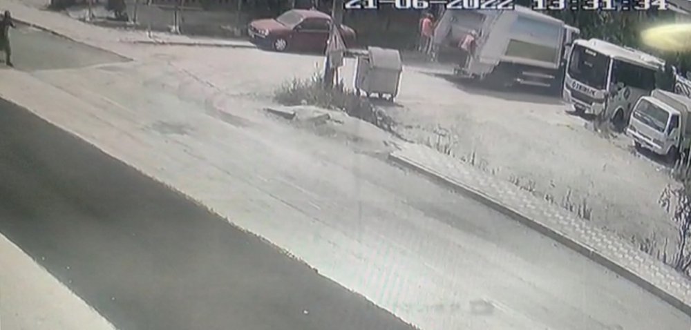 Çöp kamyonu küçük kızı ezdi