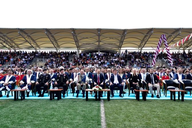 bseude-mezuniyet-coskusu1.jpg