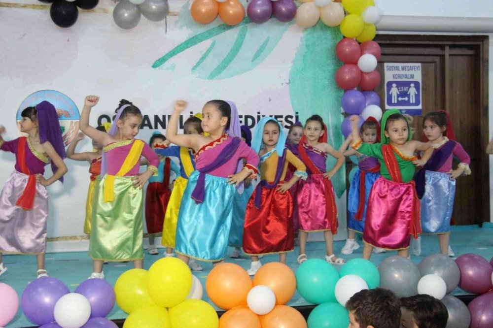 Çocukların yıl sonu gösterisi büyük beğeni topladı