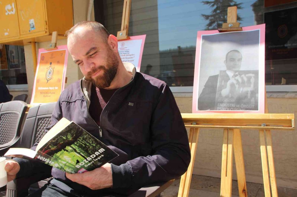 Bilecik’te sokakta kitap okuma etkinliği