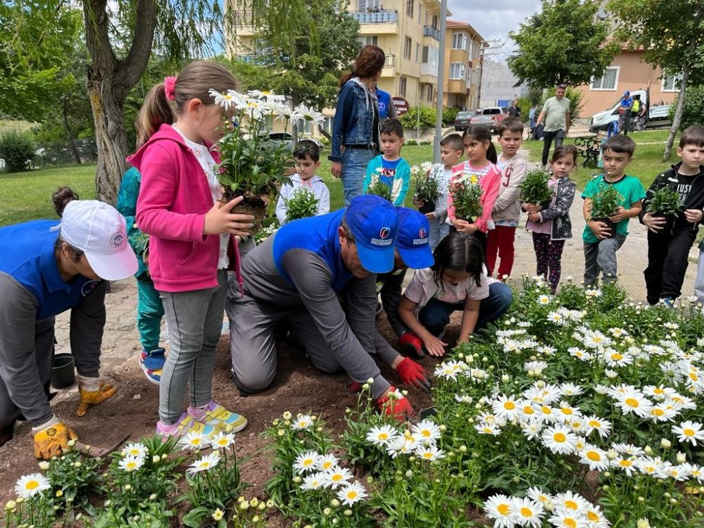 Cüneyt Arkın’ın isteğini minikler gerçekleştirdi