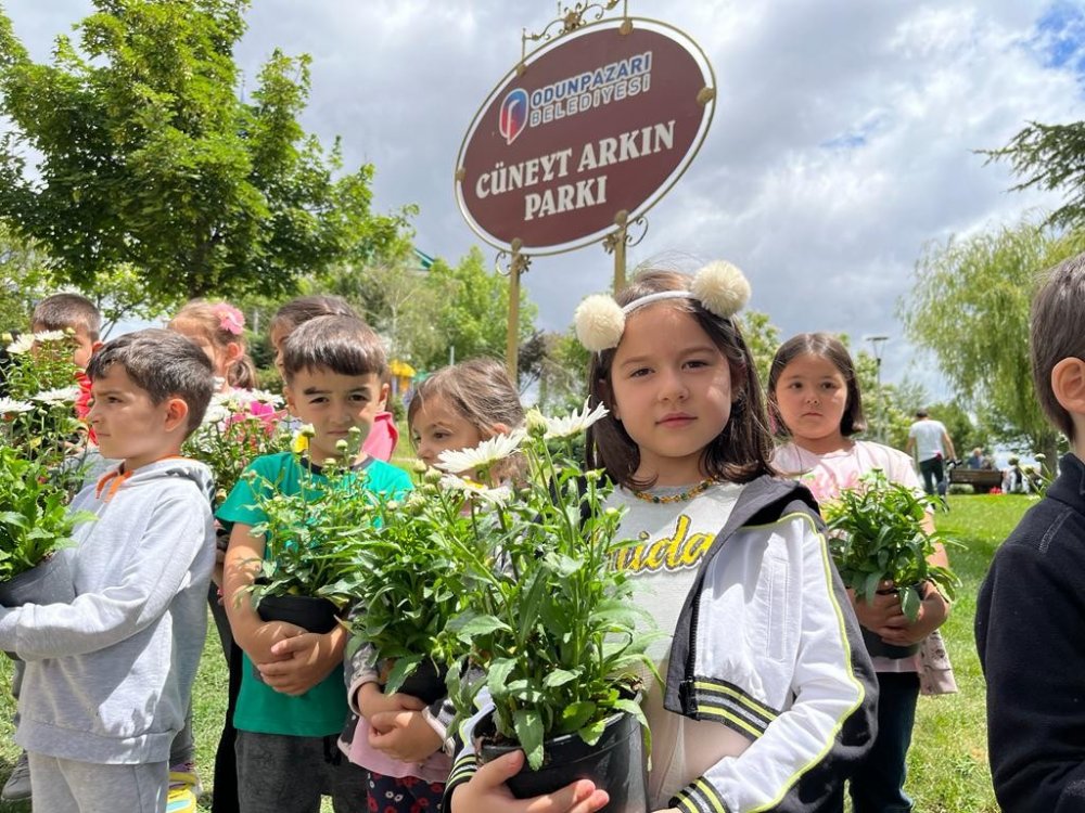 Cüneyt Arkın’ın isteğini minikler gerçekleştirdi
