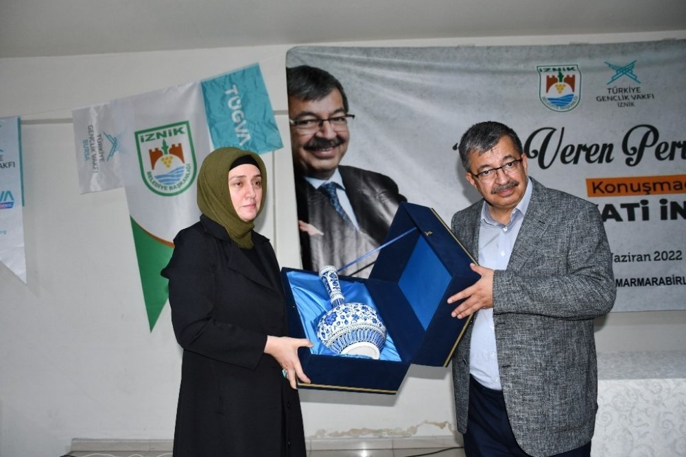 Hayati İnanç İznik’te sevenleriyle buluştu