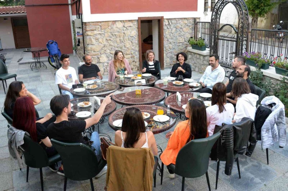 Bozüyük Belediye Tiyatrosu 2. dönem mezunlarını verdi