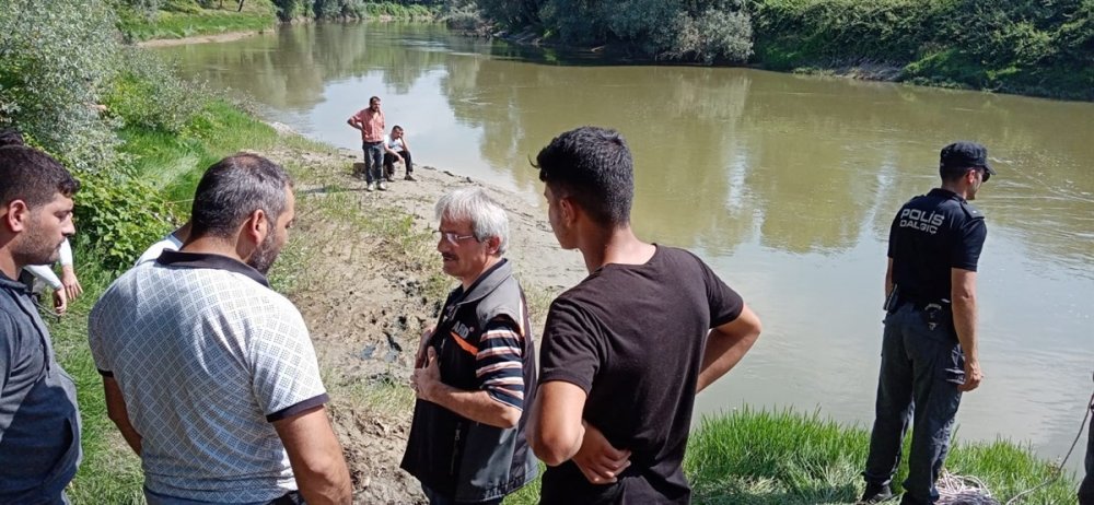 Serinlemek için girdiği nehirden cansız bedeni çıktı