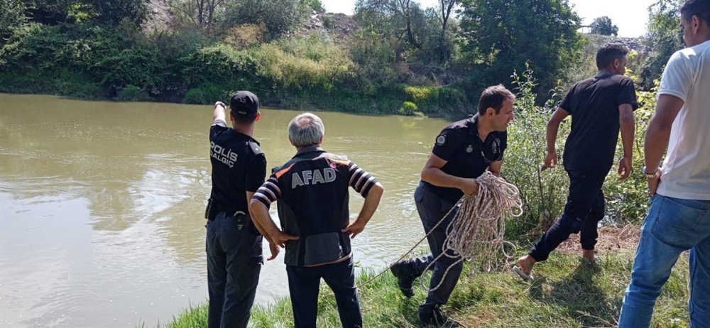 Serinlemek için girdiği nehirden cansız bedeni çıktı