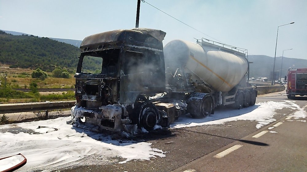 ttır alev aldı, sürücü son anda kurtuldu