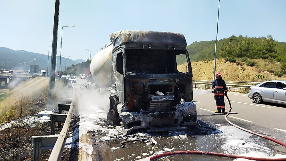 ttır alev aldı, sürücü son anda kurtuldu