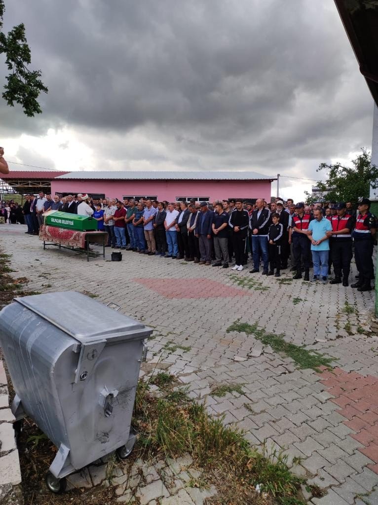 Selde hayatını kaybeden kadın toprağa verildi