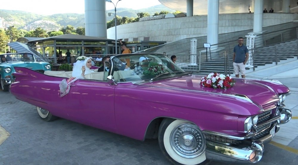 Bu düğün konvoyunu görenler dönüp bir daha baktı...