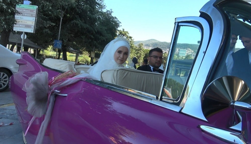 Bu düğün konvoyunu görenler dönüp bir daha baktı...