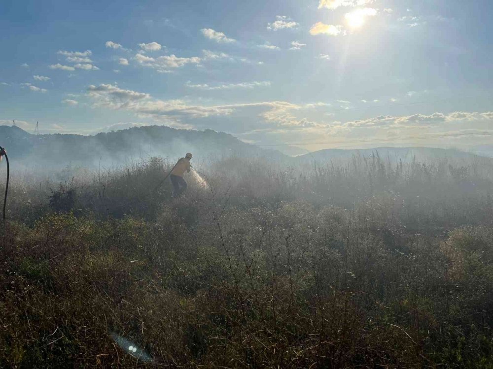 Meralık alanda çıkan yangın korkuttu