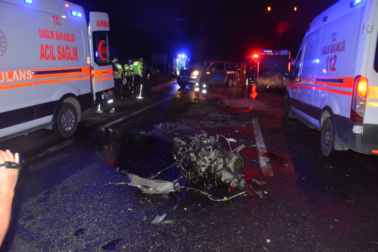 bilecikte-ayni-yerde-ikinci-kaza-cop-kamyonuyla-carpisti-1-olu-3-yarali-002.jpg