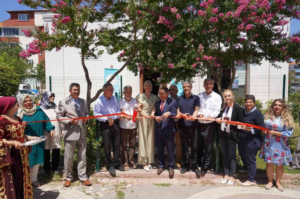 Dikiş nakış kursunu bitiren kursiyerlere sertifikaları verildi