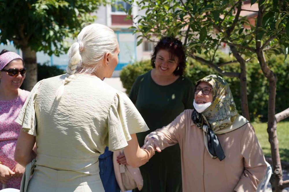 Dikiş nakış kursunu bitiren kursiyerlere sertifikaları verildi
