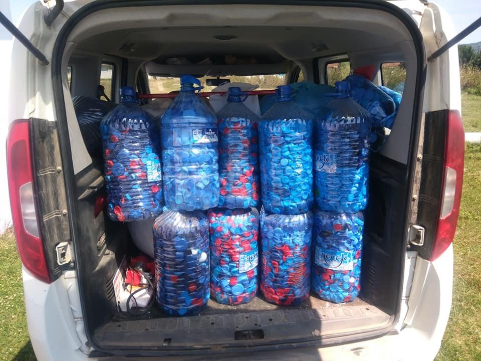 Kınıkspor engelli vatandaşlar için kilolarca kapak topladı