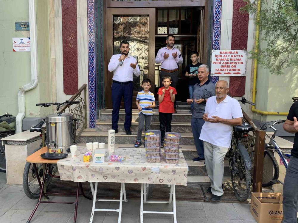 Esnaf yüzyıllık geleneği devam ettiriyor