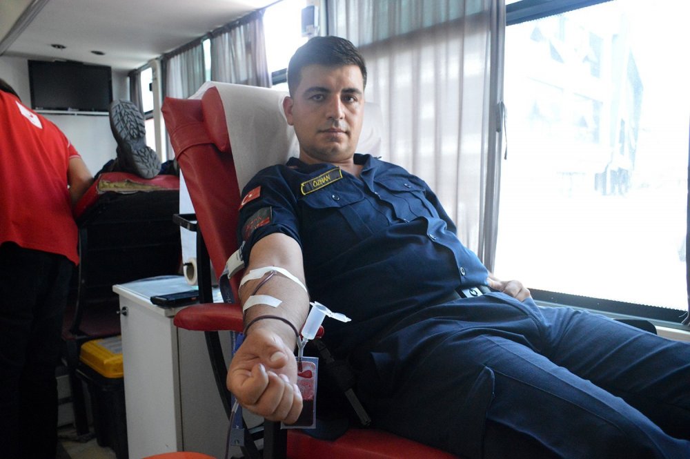 Jandarma ekipleri kan verdi