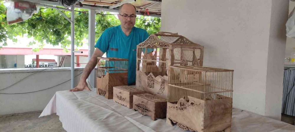 Kuşlara saray yapıp 10 bin liraya satıyor