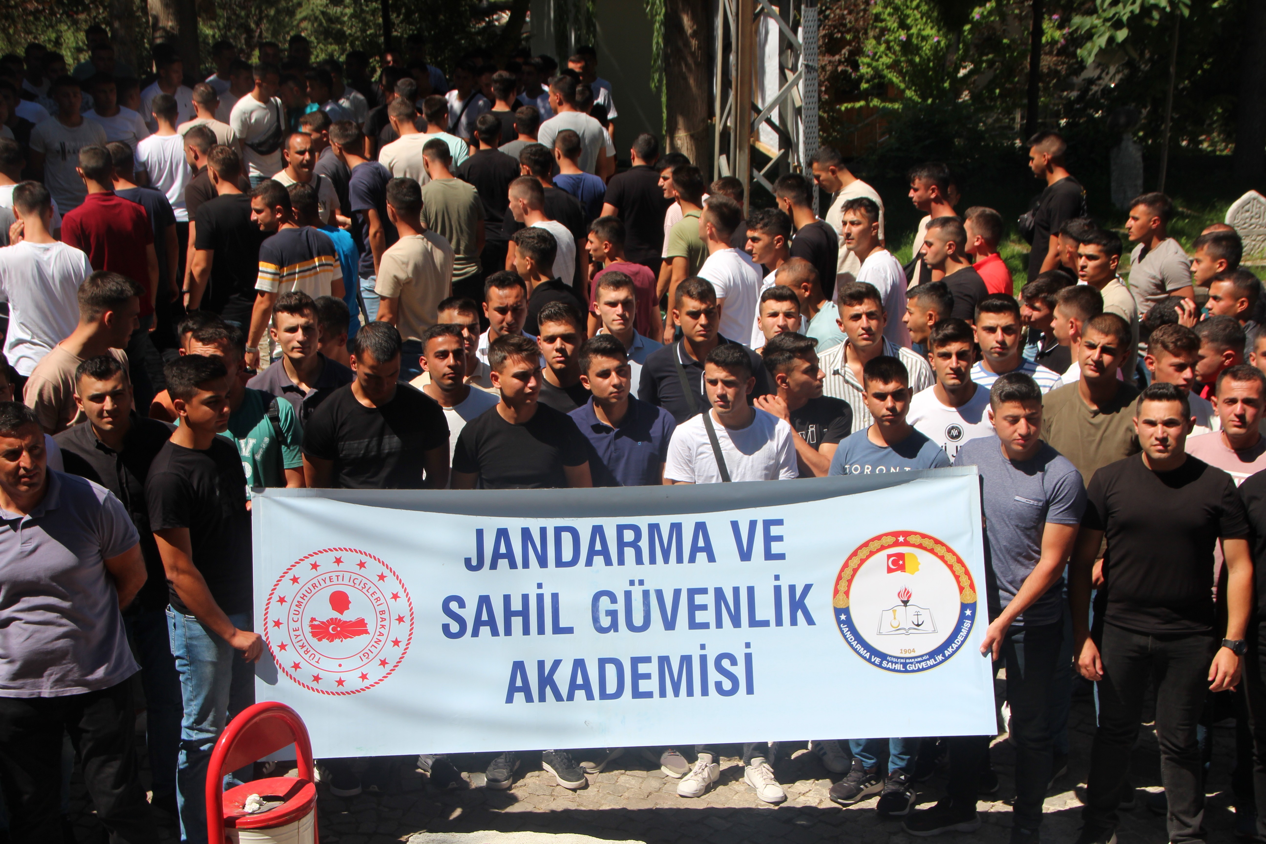 seyh-edebali-turbesini-3-bin-jandarma-ve-sahil-guvenlik-akademisi-ogrencisi-ziyaret-etti.jpg