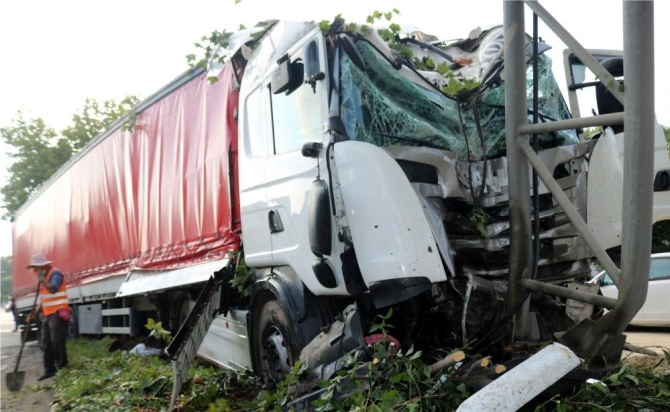 tir-kazasi1.jpg