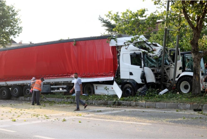 tir-kazasi2.jpg