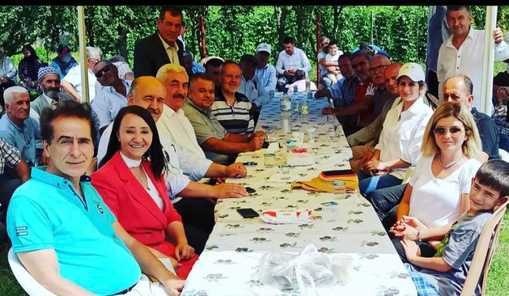 Başkan Tekin şenlikte vatandaşlarla bir araya geldi