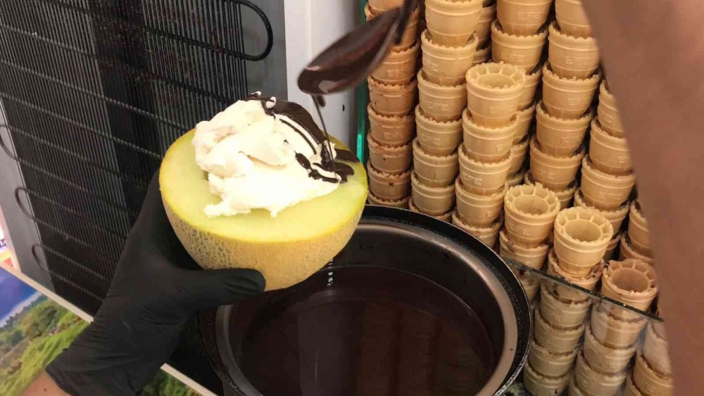 Bilecik’in yerli kavunu dondurma ile birleşince farklı bir lezzet ortaya çıktı