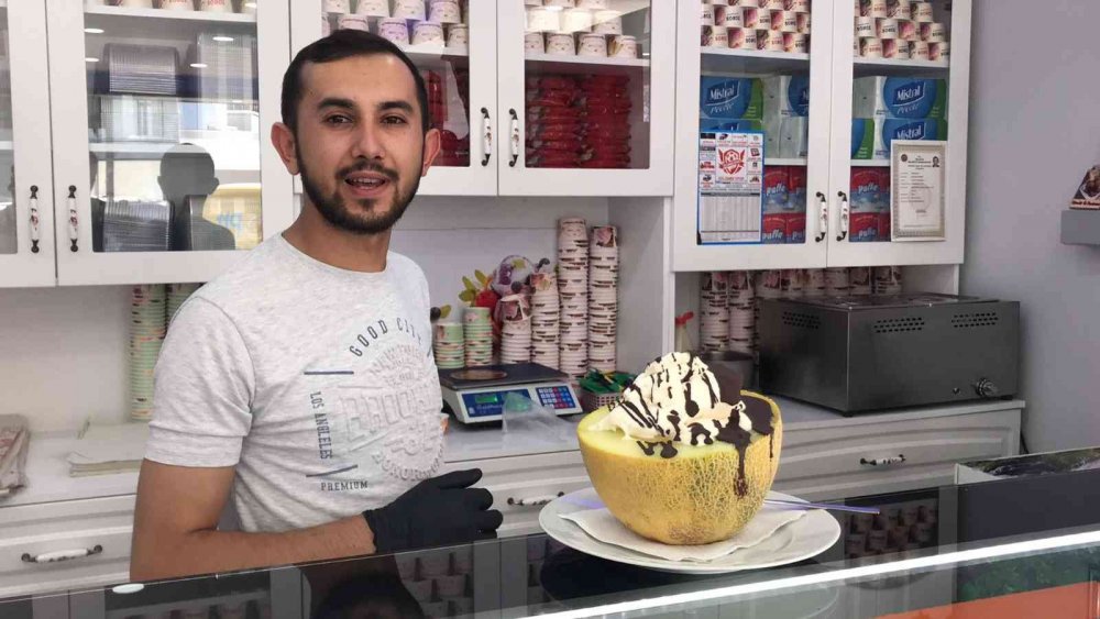 Bilecik’in yerli kavunu dondurma ile birleşince farklı bir lezzet ortaya çıktı