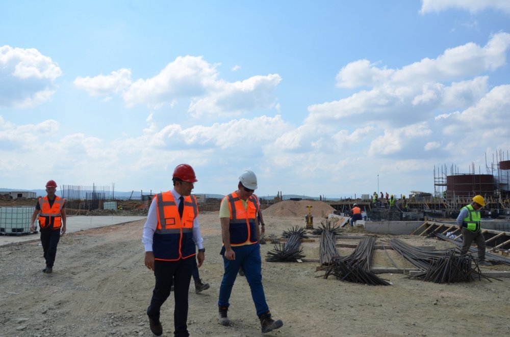 Altın madeni sahasında incelemelerde bulundu