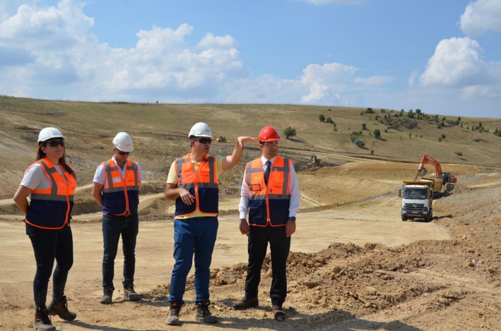 Altın madeni sahasında incelemelerde bulundu