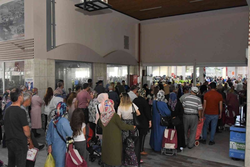 Başkan Bakkalcıoğlu aşure ikramına katıldı