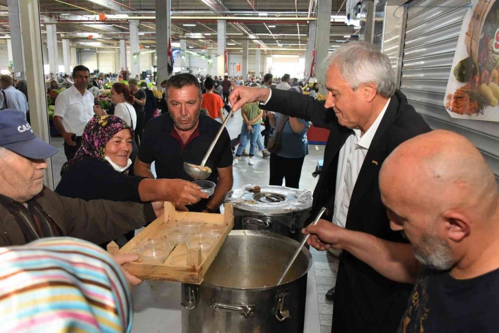 Başkan Bakkalcıoğlu aşure ikramına katıldı