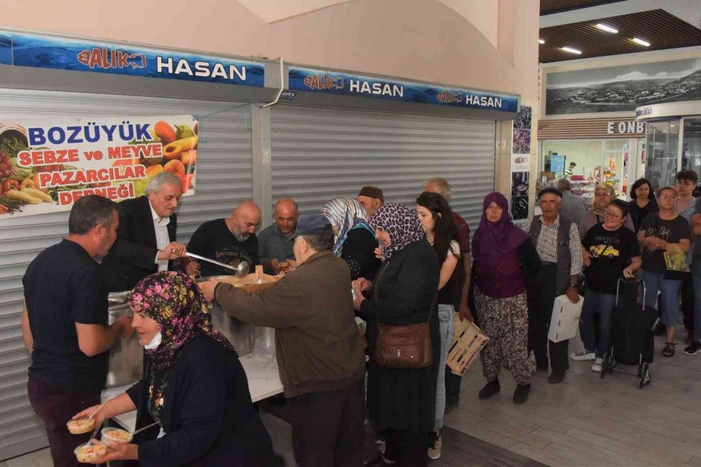 Başkan Bakkalcıoğlu aşure ikramına katıldı