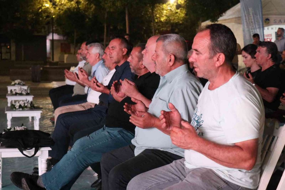 Depremin 23’üncü yılında eller semaya açıldı, hayatını kaybedenler anıldı