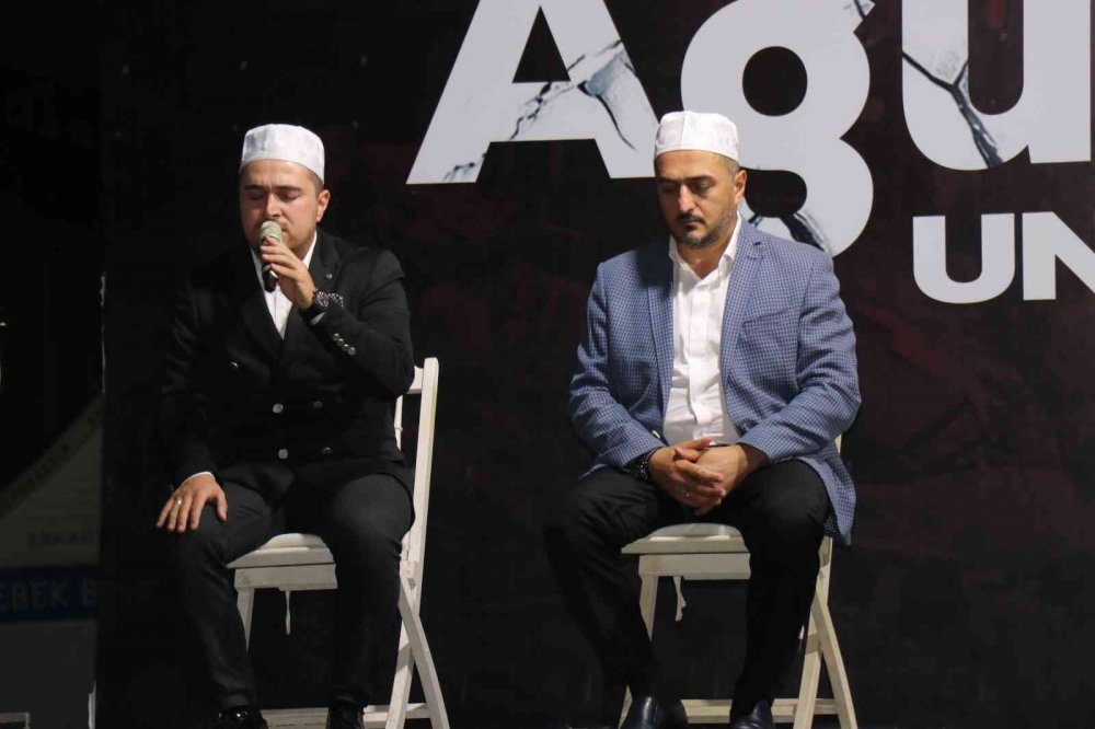 Depremin 23’üncü yılında eller semaya açıldı, hayatını kaybedenler anıldı