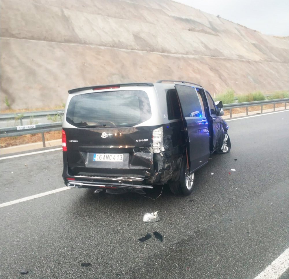 Kontrolden çıkan kamyonet kaza yaptı: 4 yaralı