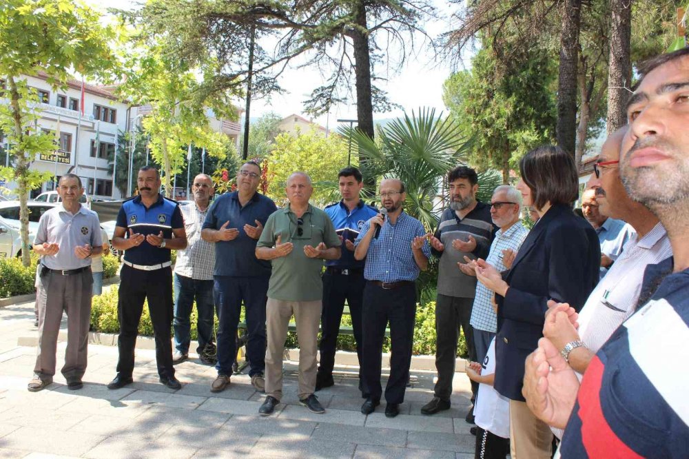 Osmanelililere Hizmet Derneğinin geleneksel aşure dağıtımı