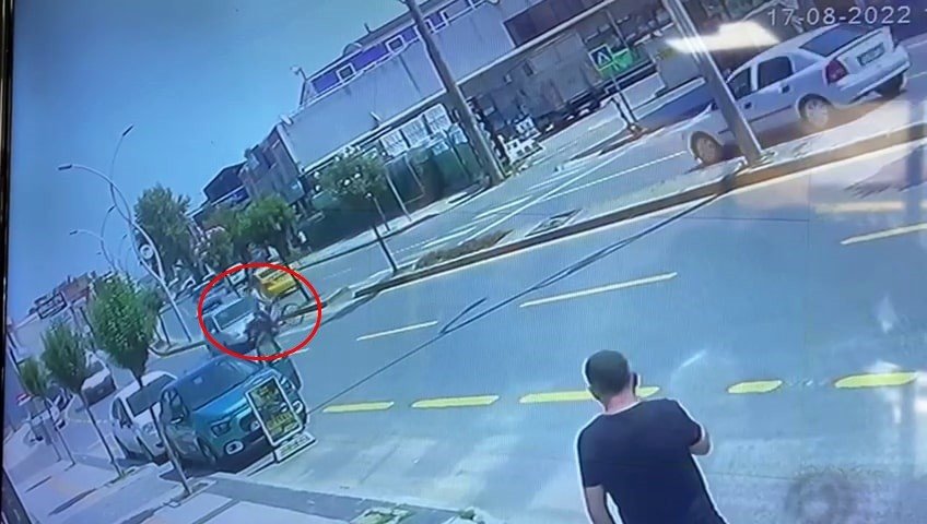 Otomobiliyle bisikletliye çarptı, kazanın şokunu atamadı