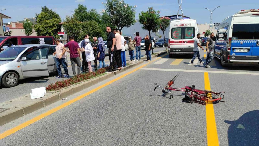 Otomobiliyle bisikletliye çarptı, kazanın şokunu atamadı