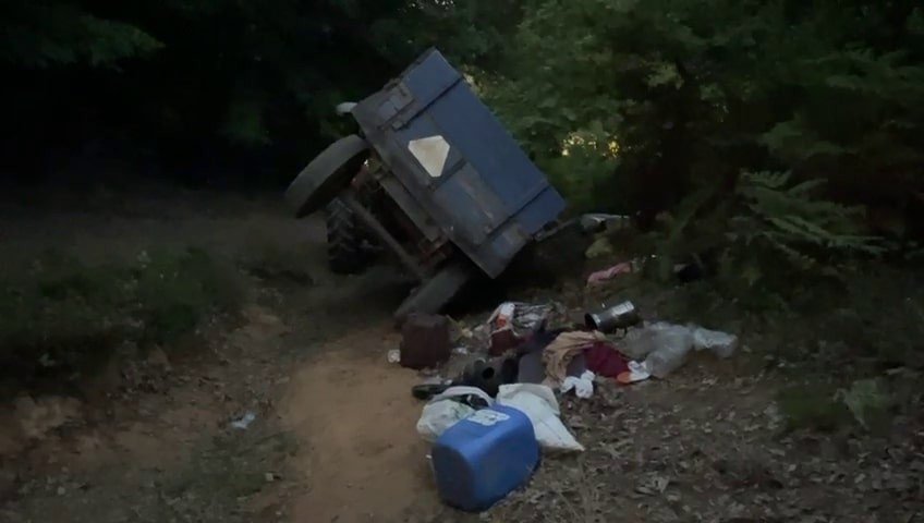 Mevsimlik tarım işçilerini taşıyan traktör römorku devrildi