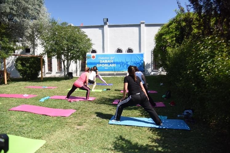 Kadınlar sabah sporunda bir araya geldiler
