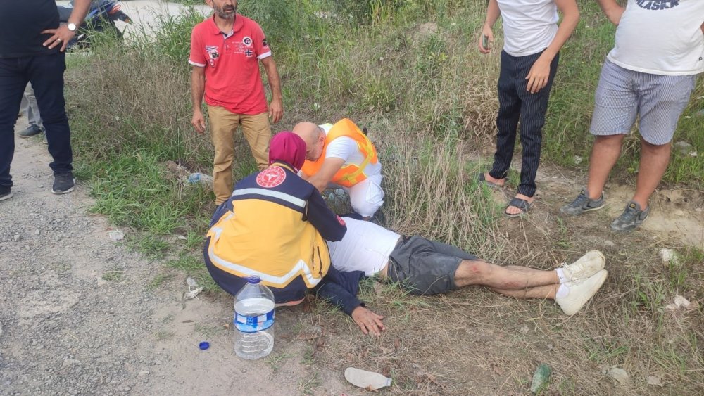 Kontrolden çıkan motosiklet devrildi