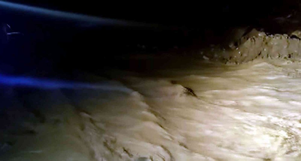 Bursa’da 4 kişi sele kapıldı, ekipler kurtardı