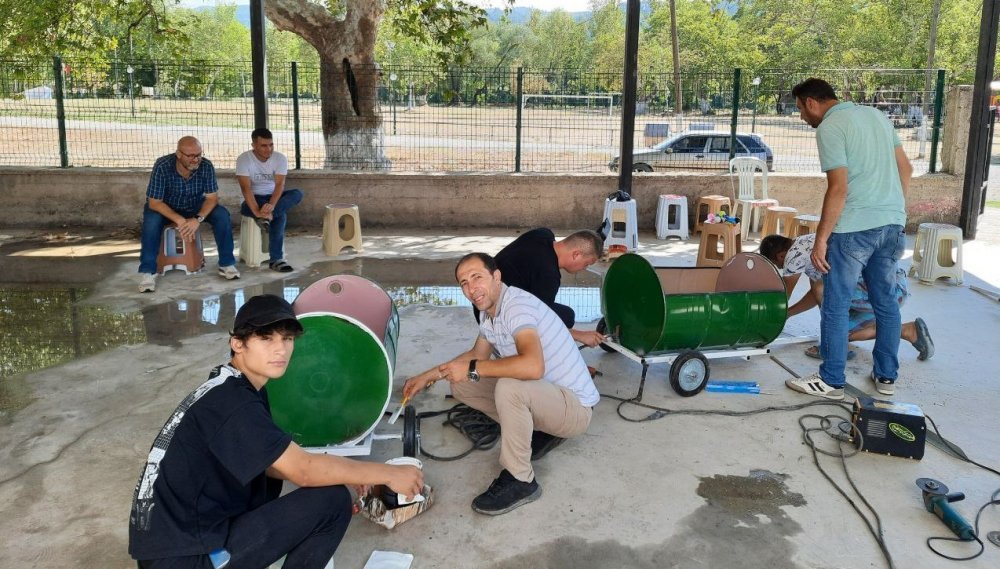 Köyde çocuklar için tren yaptılar