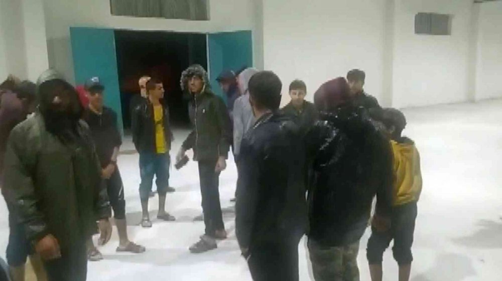 Mevsimlik işçilerin çadırlarını su bastı