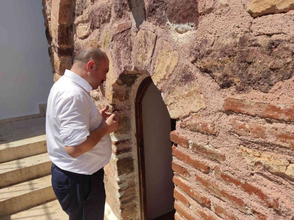 Türbe çevresi ve içinde yapılacak çalışmalar değerlendirildi